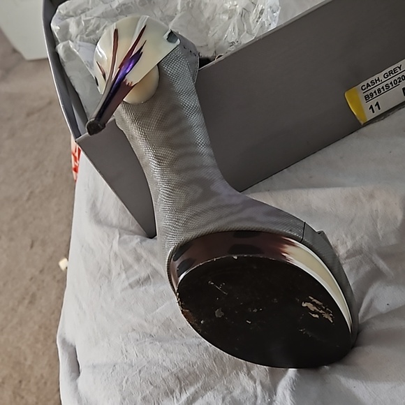 Grey Fergie stilettos - Picture 3 of 3